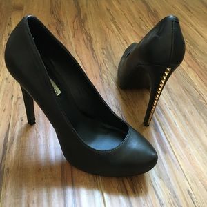 Steve Madden Gold Studded Pump